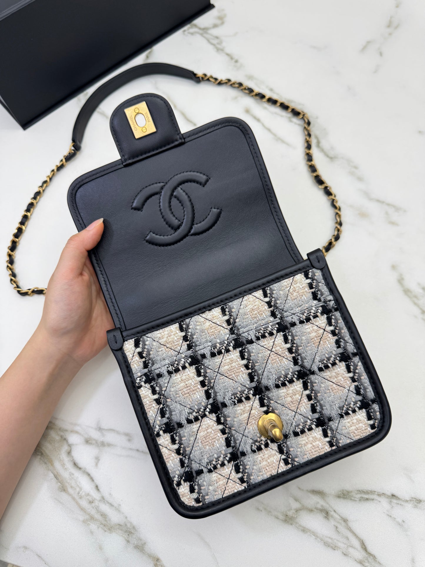 CHANEL 22K 郵差豆腐包 漸變Tweed