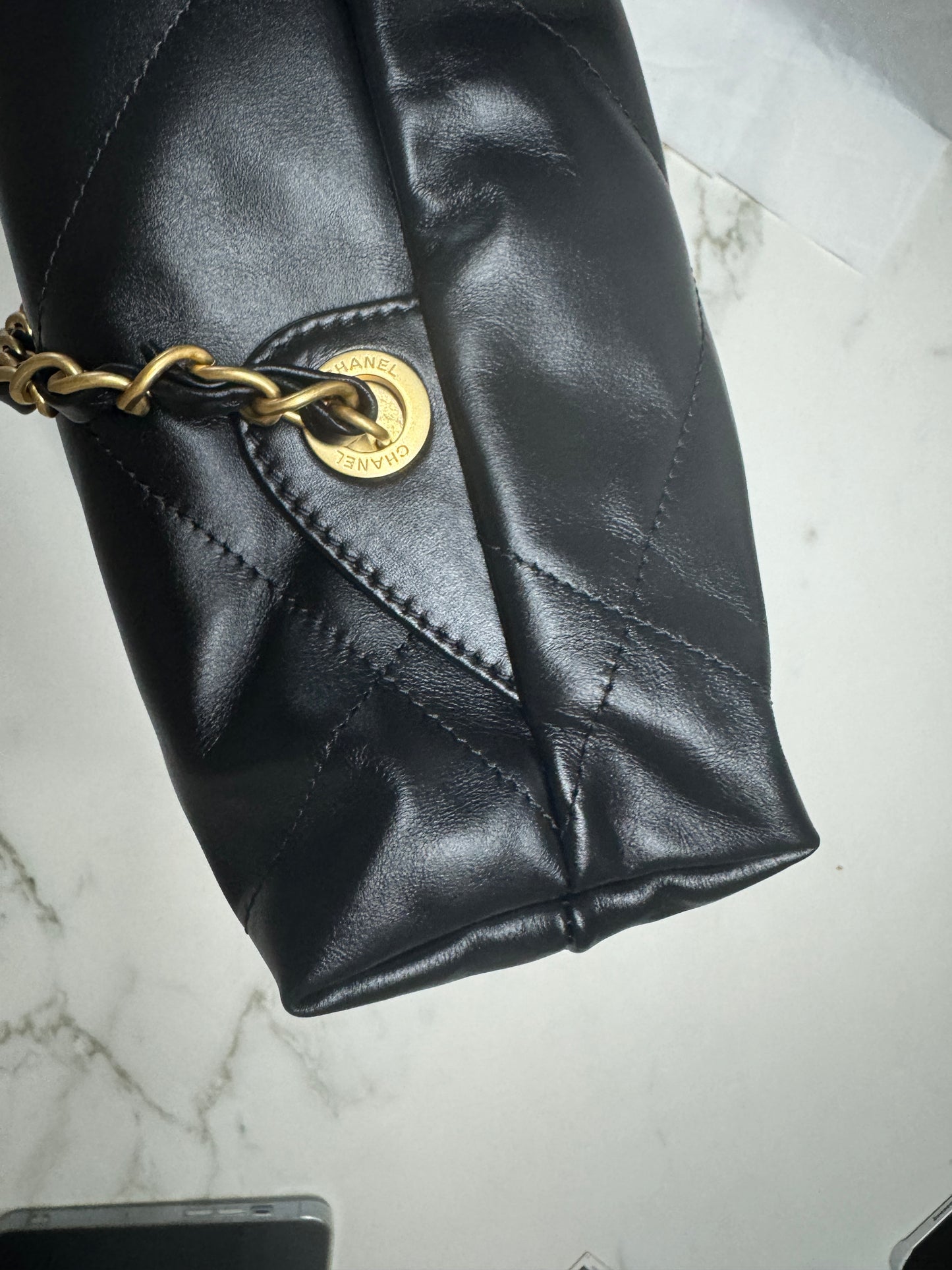 CHANEL 22 Backpack 黑金