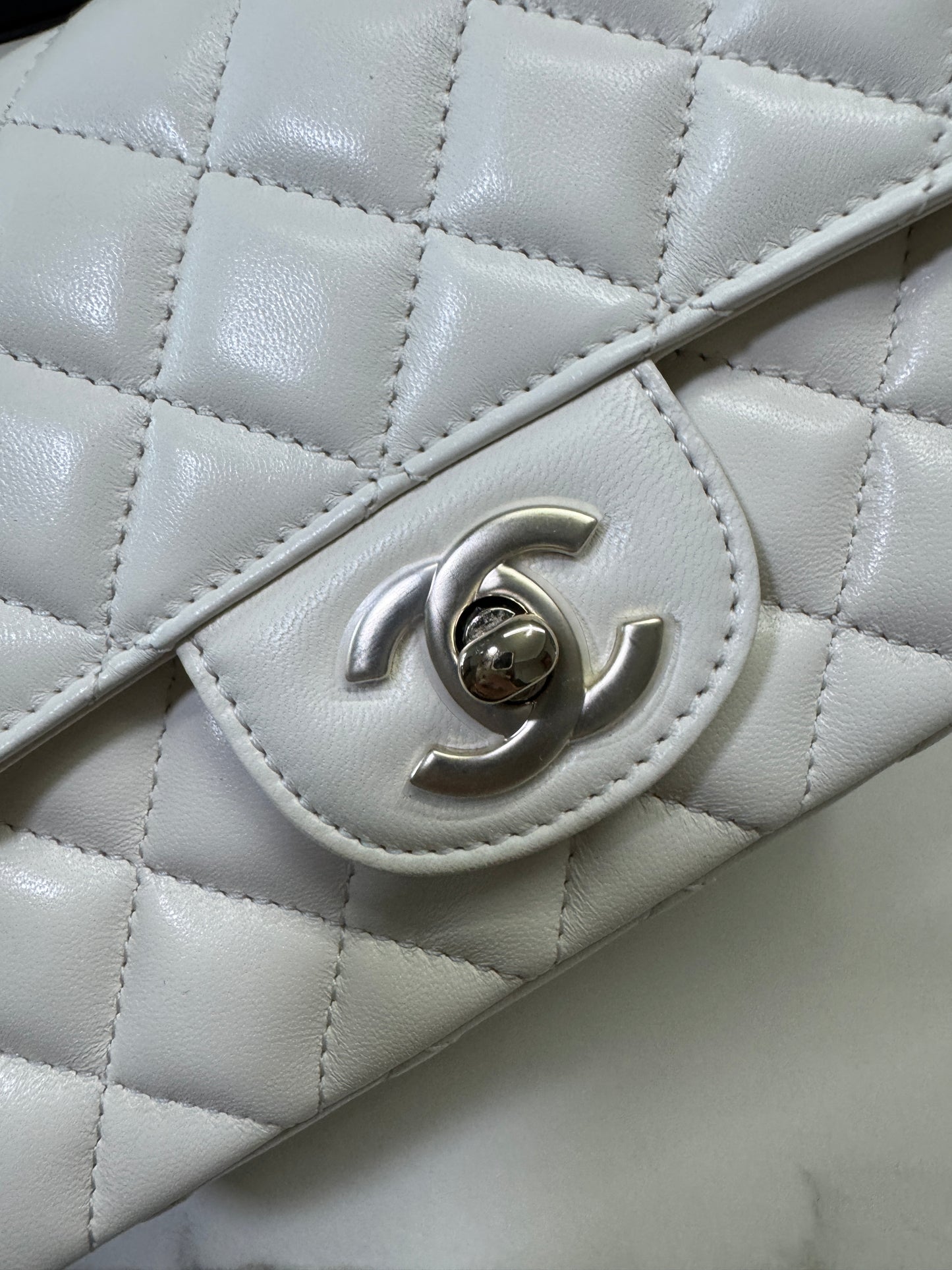 CHANEL 23A 水鑽 Mini CF Handle