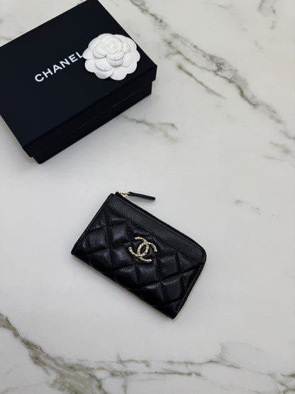 CHANEL L型拉鏈卡包 雕刻菱格扣