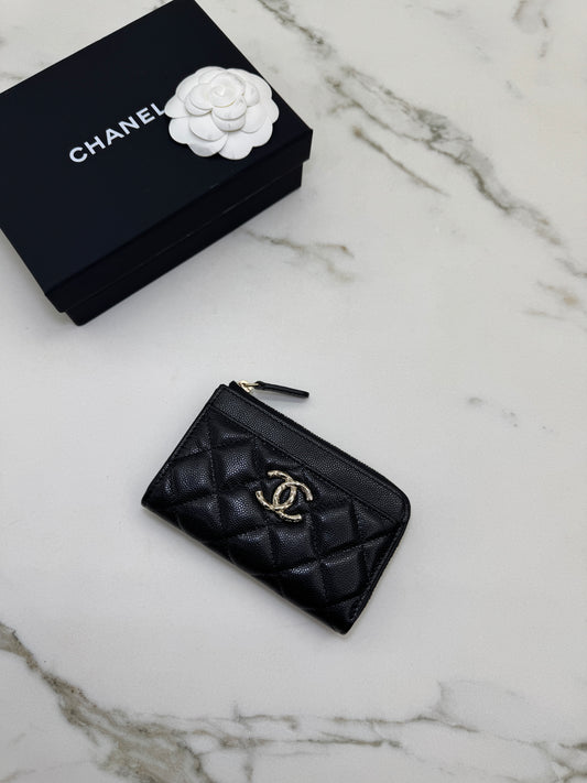 CHANEL L型拉鏈卡包 雕刻菱格扣