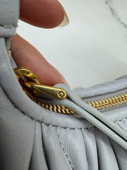 MIU MIU Wander Small 霧霾藍