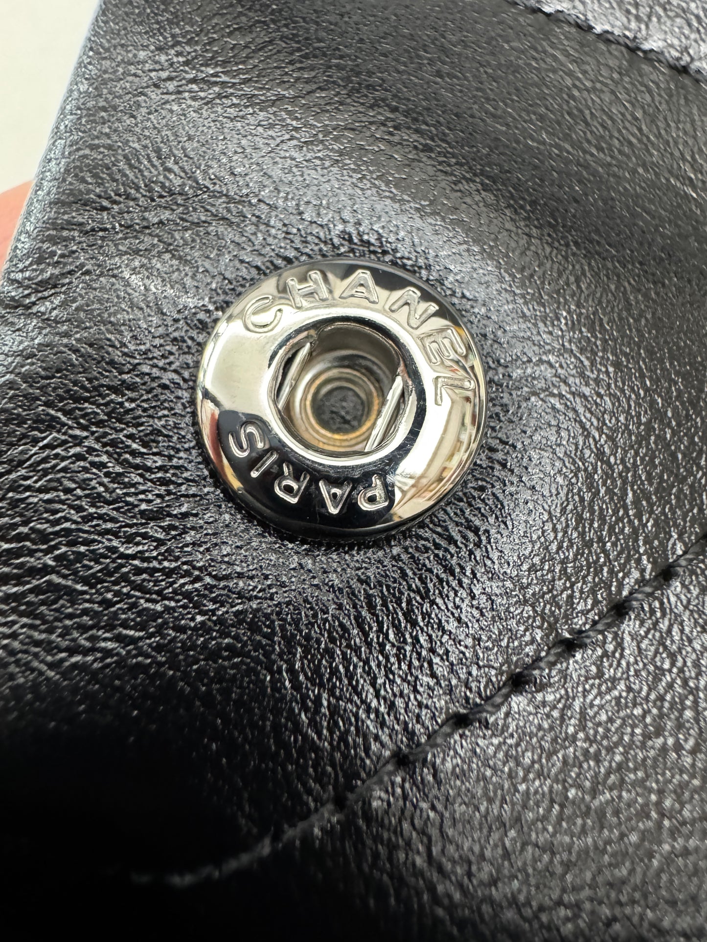 CHANEL 22Bag 黑銀 Medium