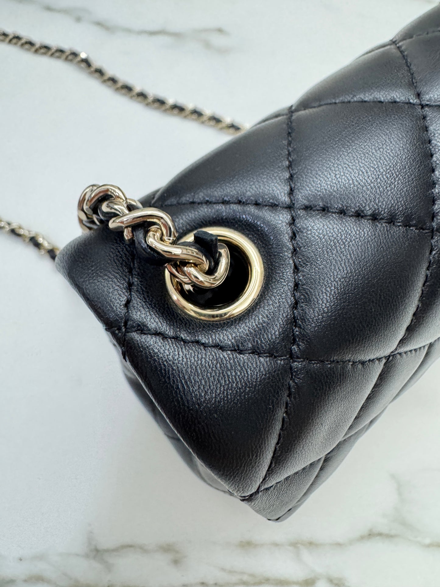 CHANEL 25K 亮面淺金球 Mini CF17 方胖子