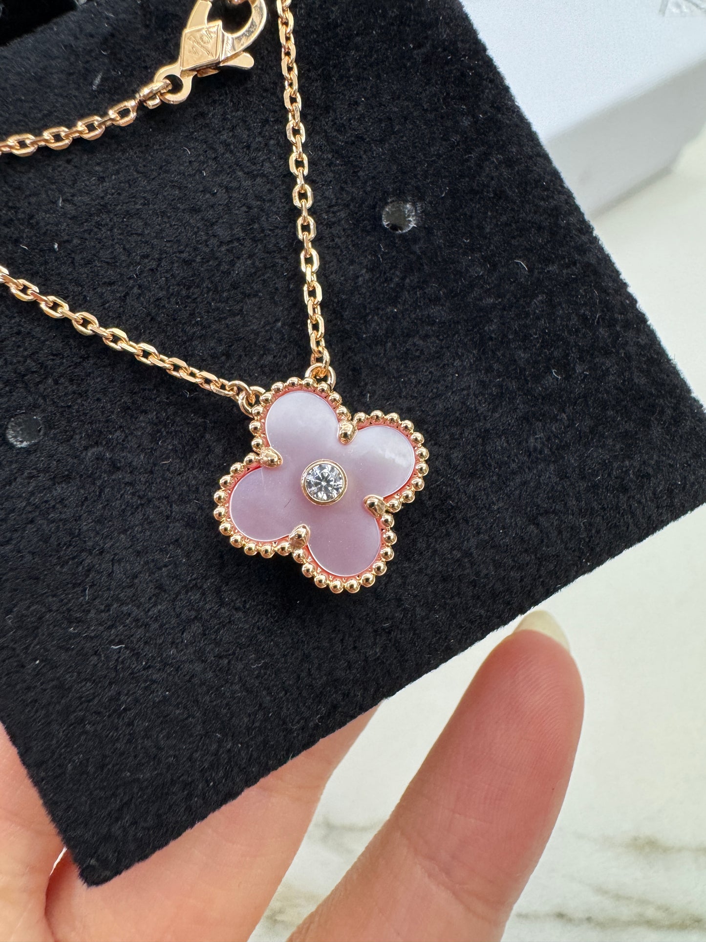 VCA Vintage Alhambra 2025 Holiday Pendant 粉貝母