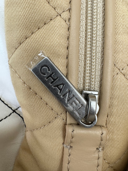 CHANEL 22Bag Medium 白色黑線