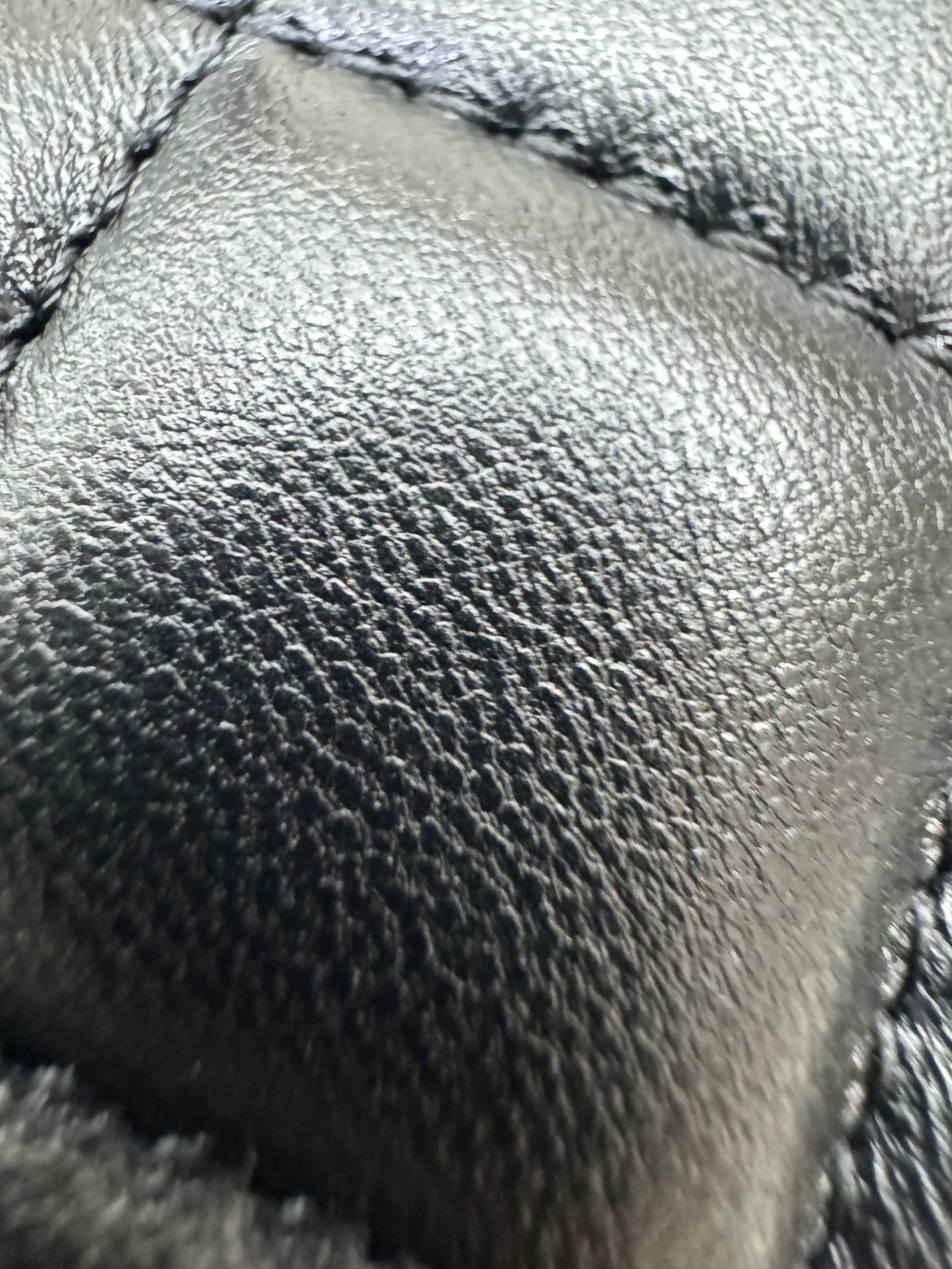 CHANEL 25K亮面淺金球 Mini CF20 Pearl Crush