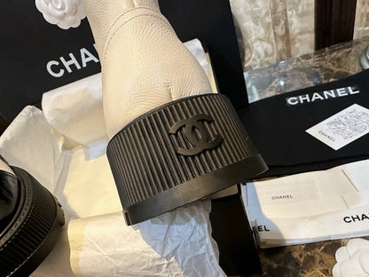 CHANEL 厚底馬丁短靴 黑白 23B