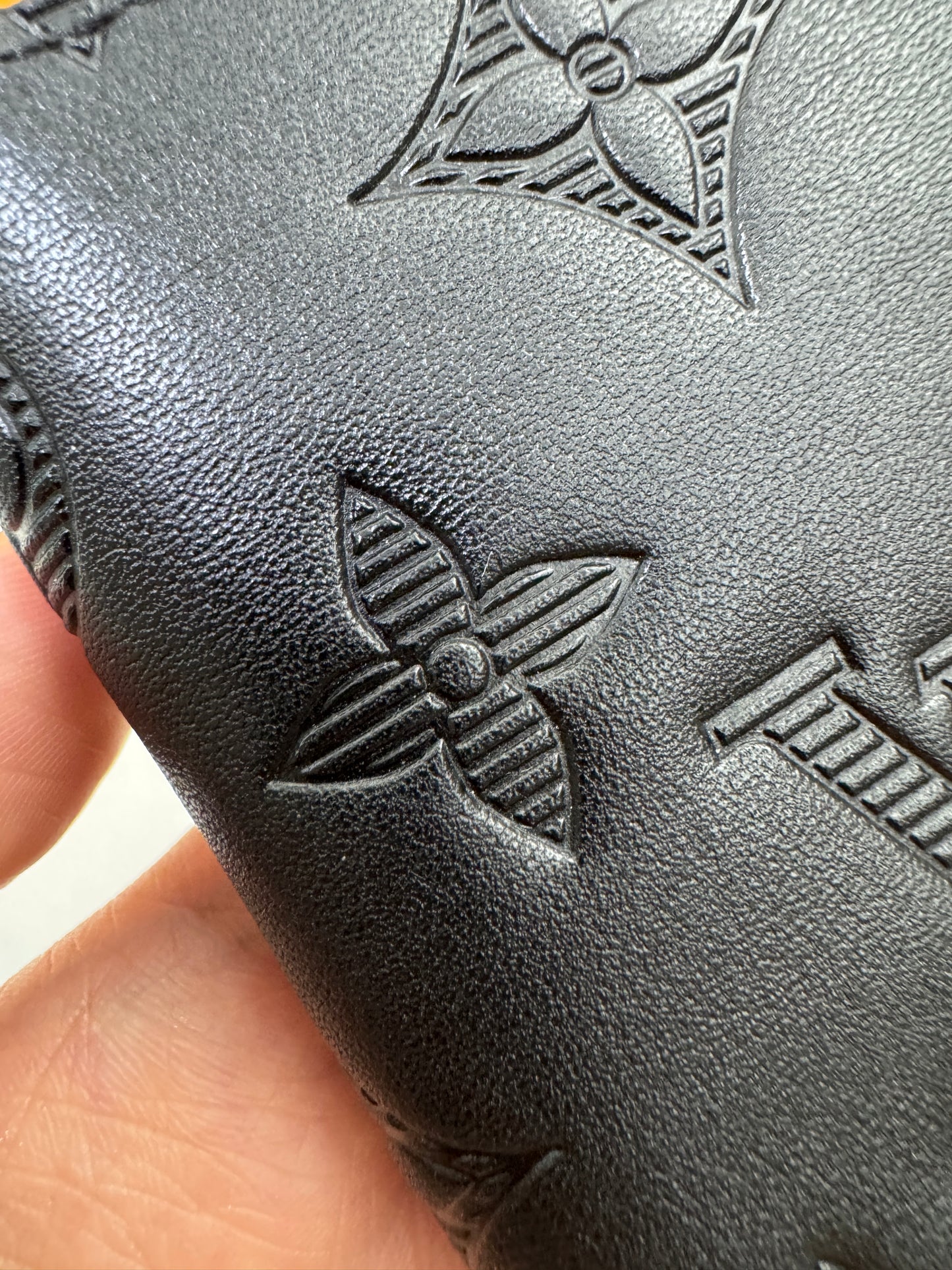 LV Pocket Organizer 黑色滑皮款Monogram Shadow