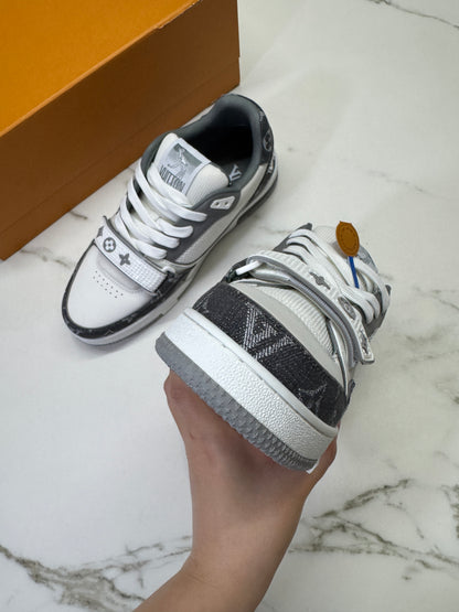 LV Trainer 25年灰牛仔