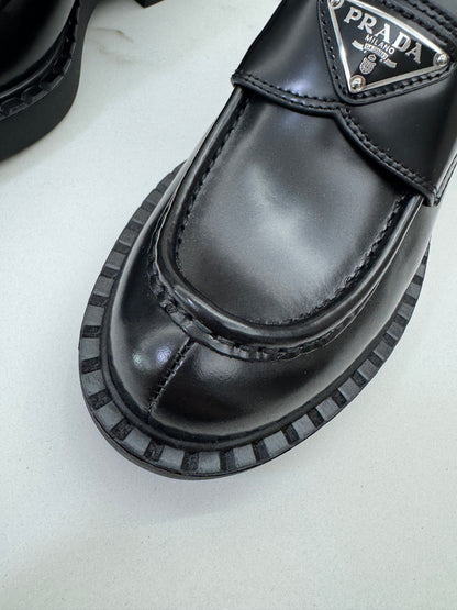 PRADA 光面皮革Loafers