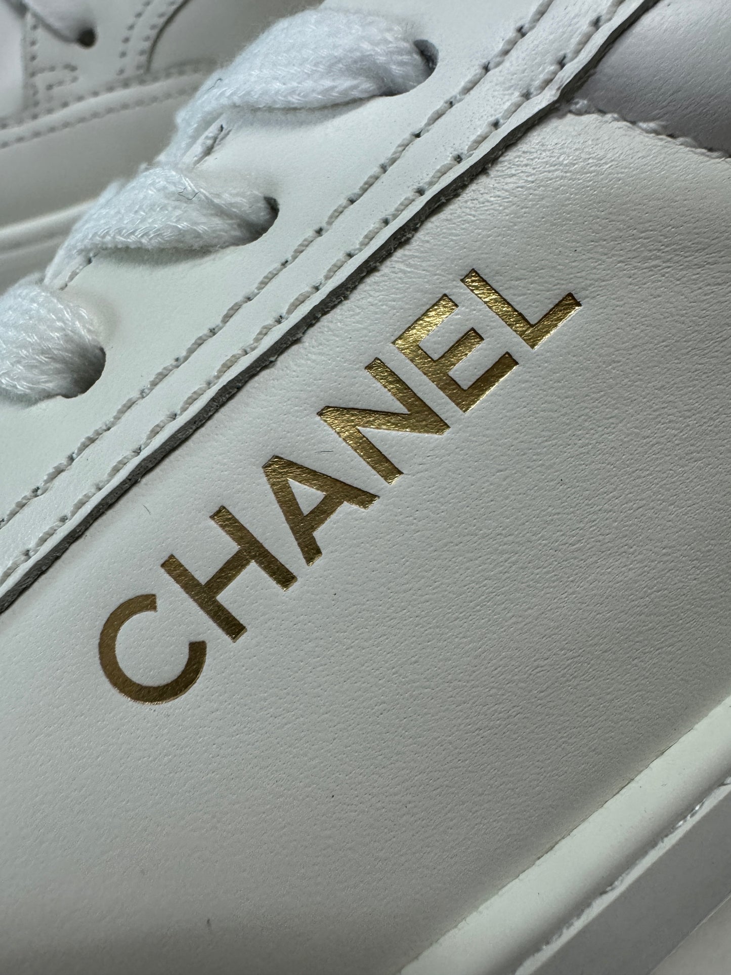 CHANEL 全皮燙金小白鞋 Sneakers