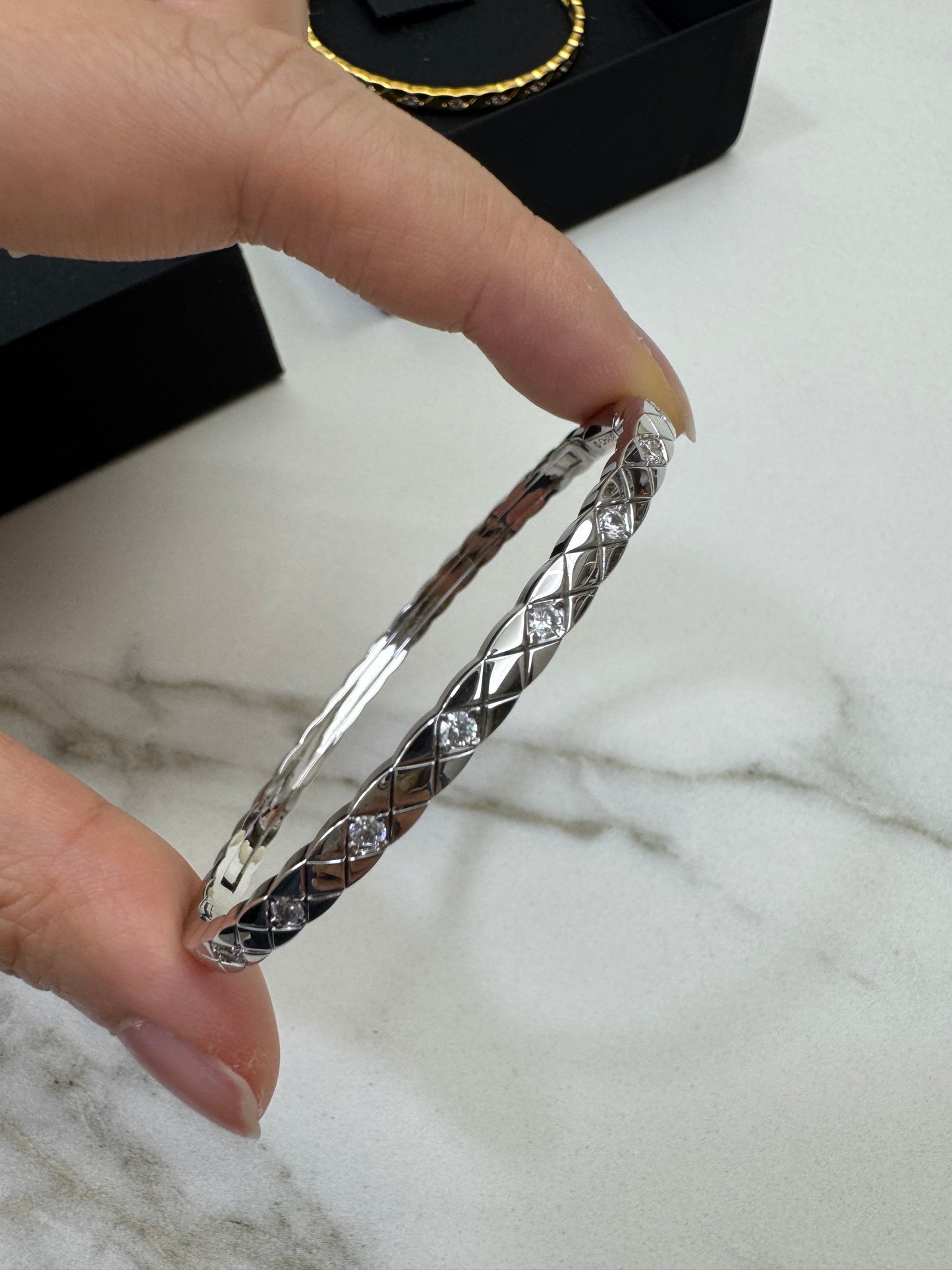 CHANEL Coco Crush 半鑽手鐲 白金色