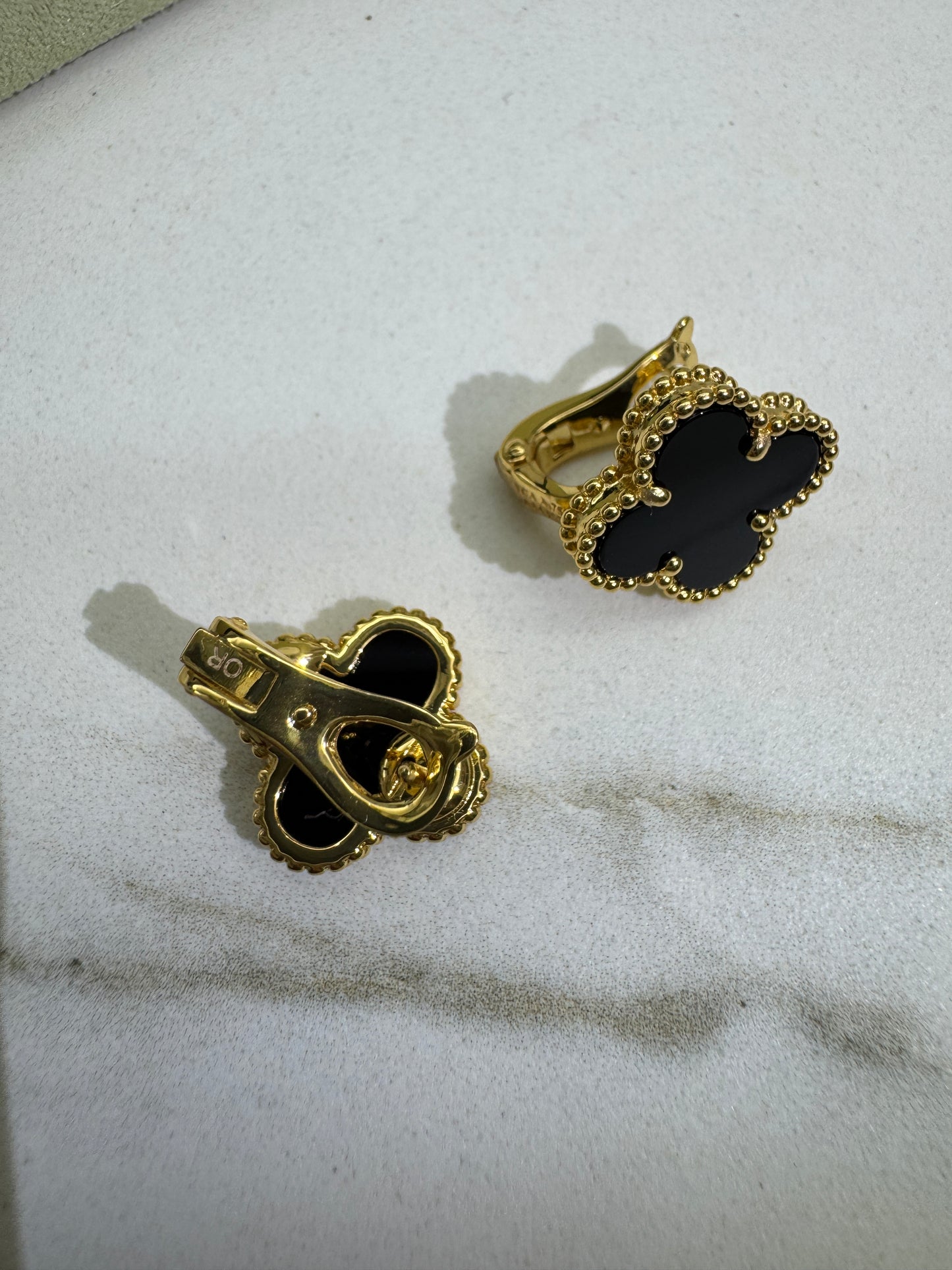 VCA Vintage Alhambra Earrings 黑玉髓