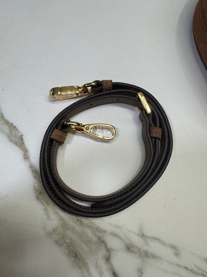 PRADA 半月包 麂皮棕色