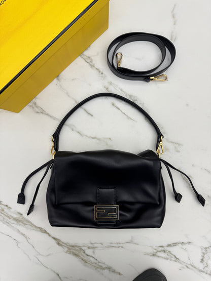 FENDI Mamma Baguette 黑色 Medium
