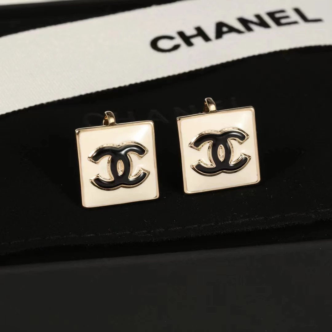 CHANEL 耳夾款