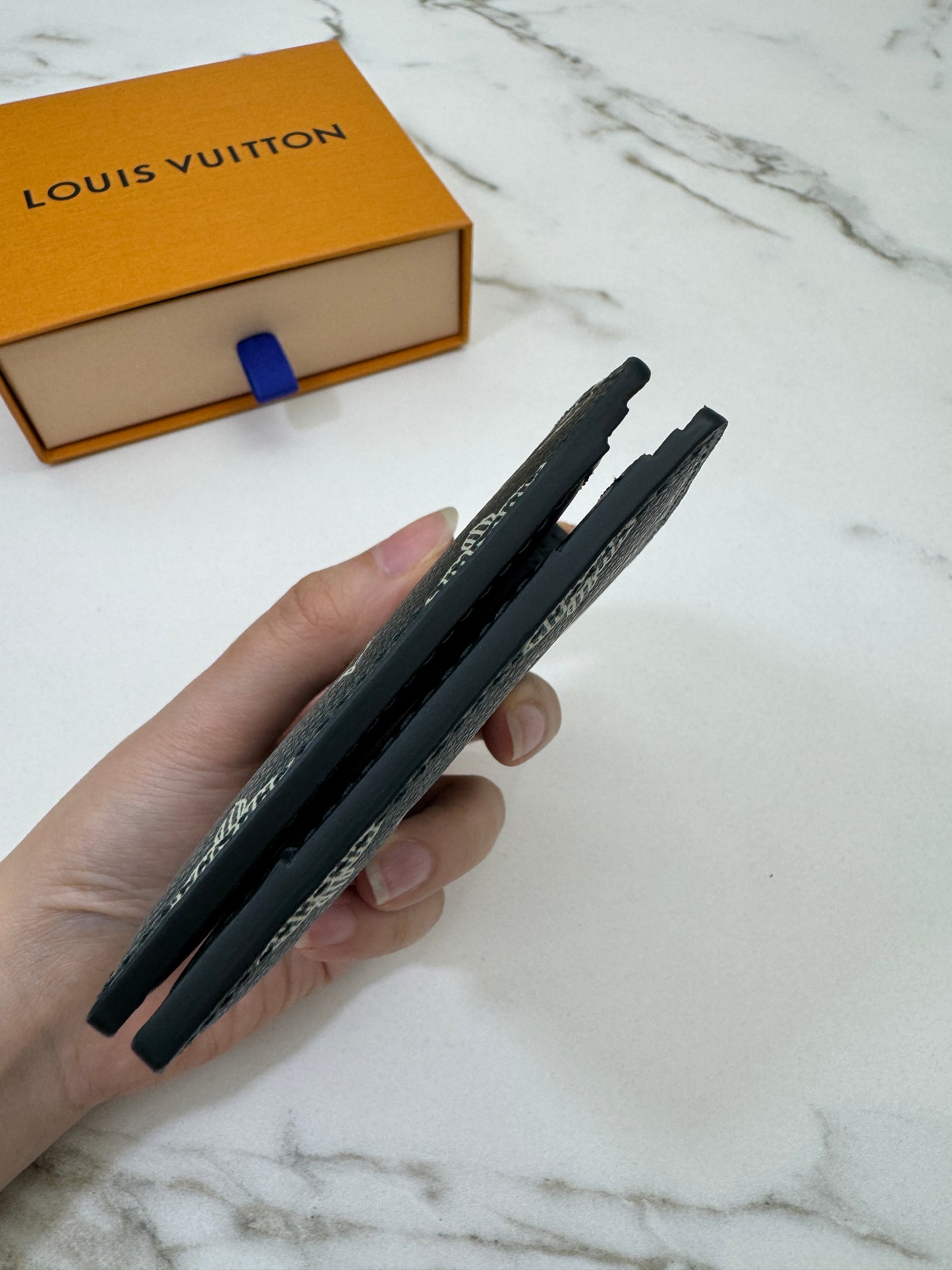 LV M27150 兩摺錢包 深綠色壓花