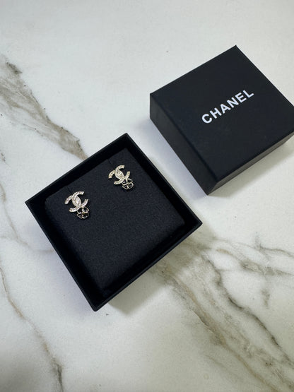 CHANEL 25P 黑色四葉草耳環