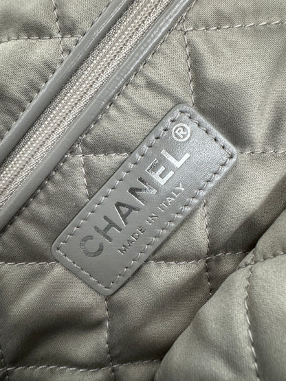 CHANEL 22 Bag Medium 23C淺灰色銀扣