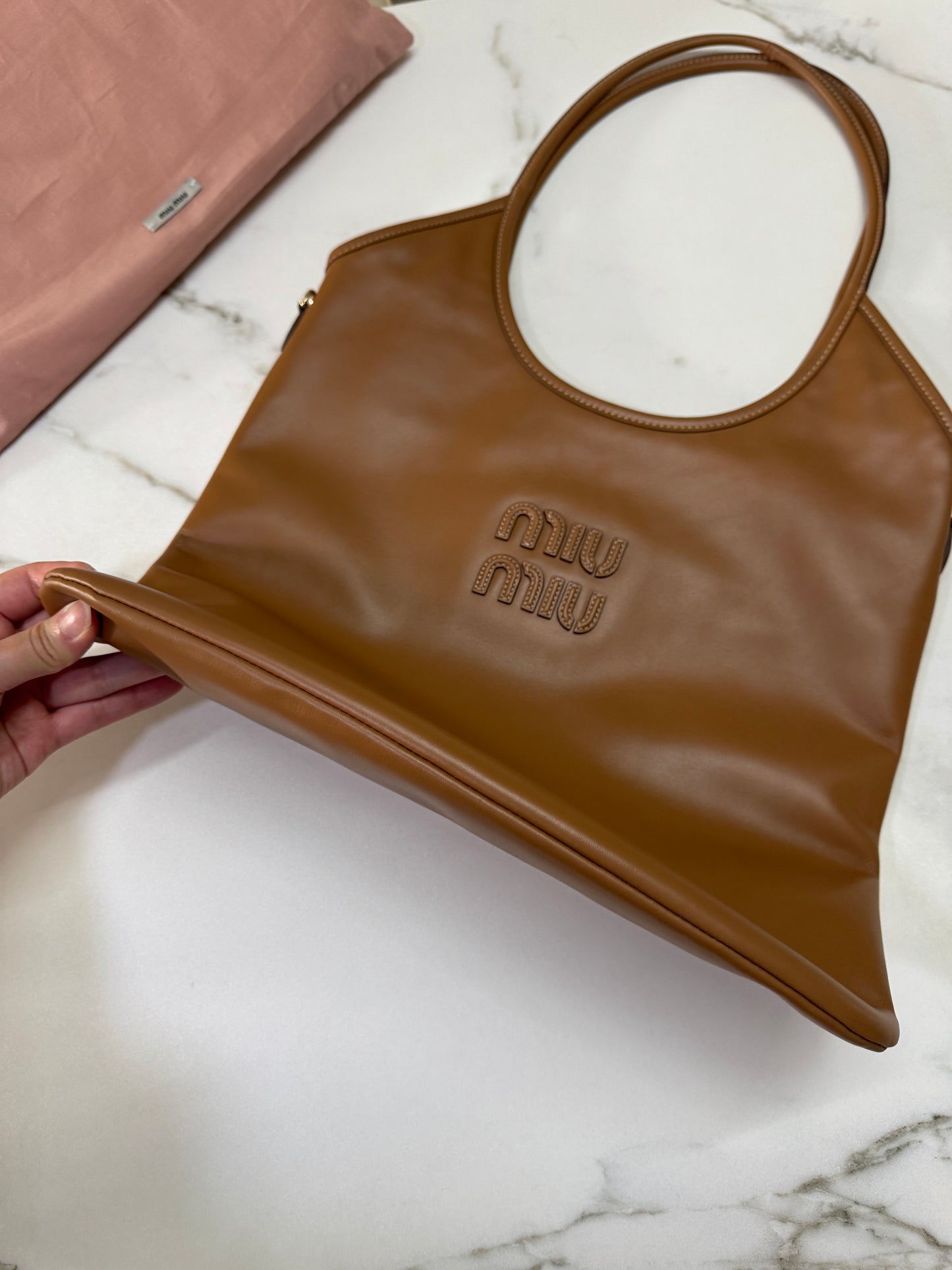 MIU MIU Ivy Tote Regular 淺棕色