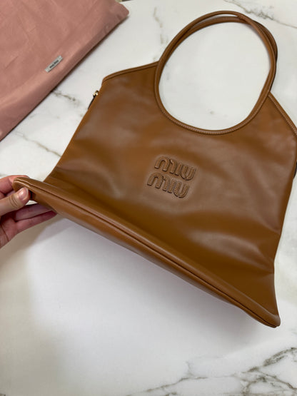 MIU MIU Ivy Tote Regular 淺棕色