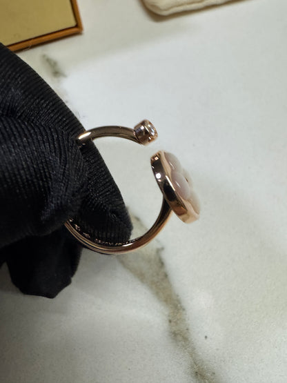 LV Color Blossom Mini 玫瑰金白貝母戒指