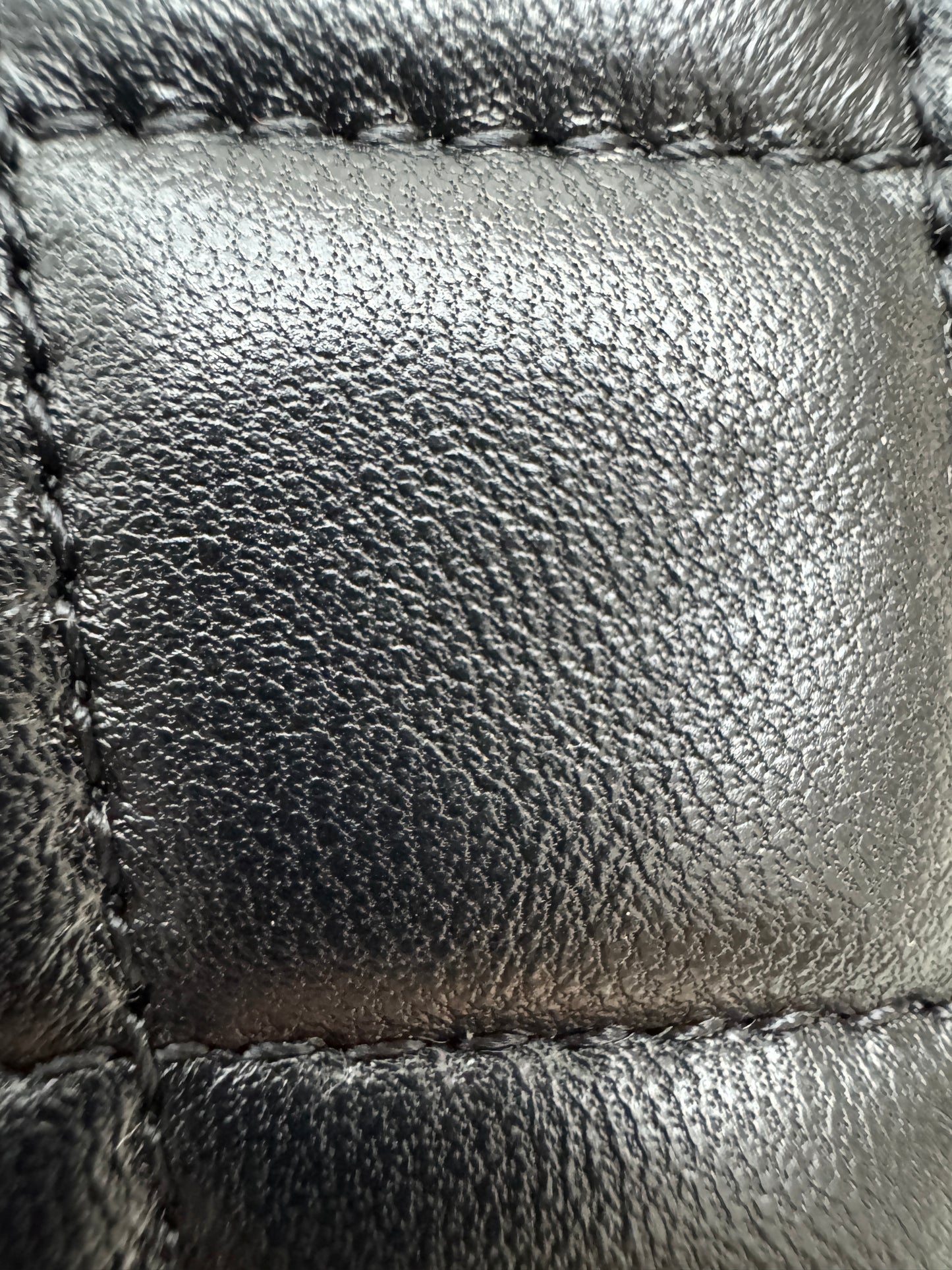 CHANEL 25K 亮面淺金球 Mini CF17 方胖子