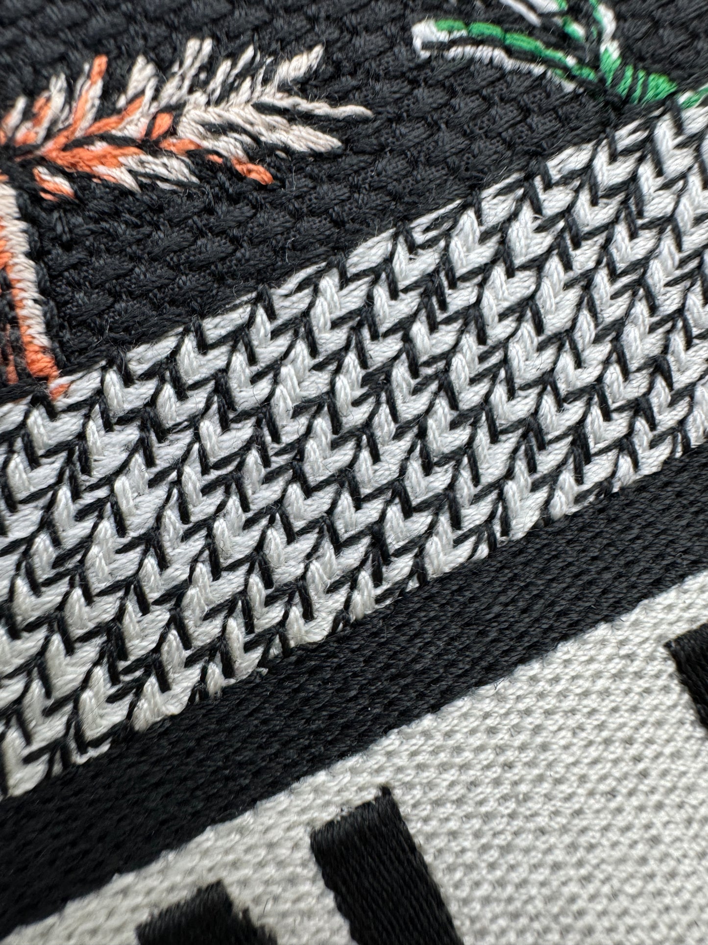 DIOR Book Tote Herbarium Black Medium