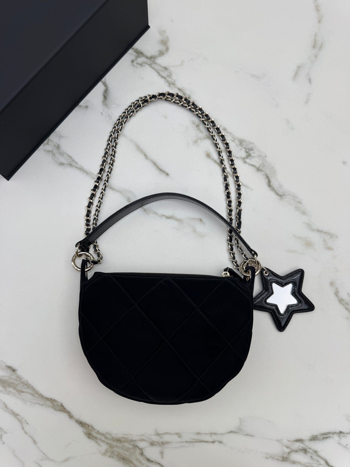 CHANEL 25N Coco Neige 滑雪系列 絲絨尼龍 半月Hobo