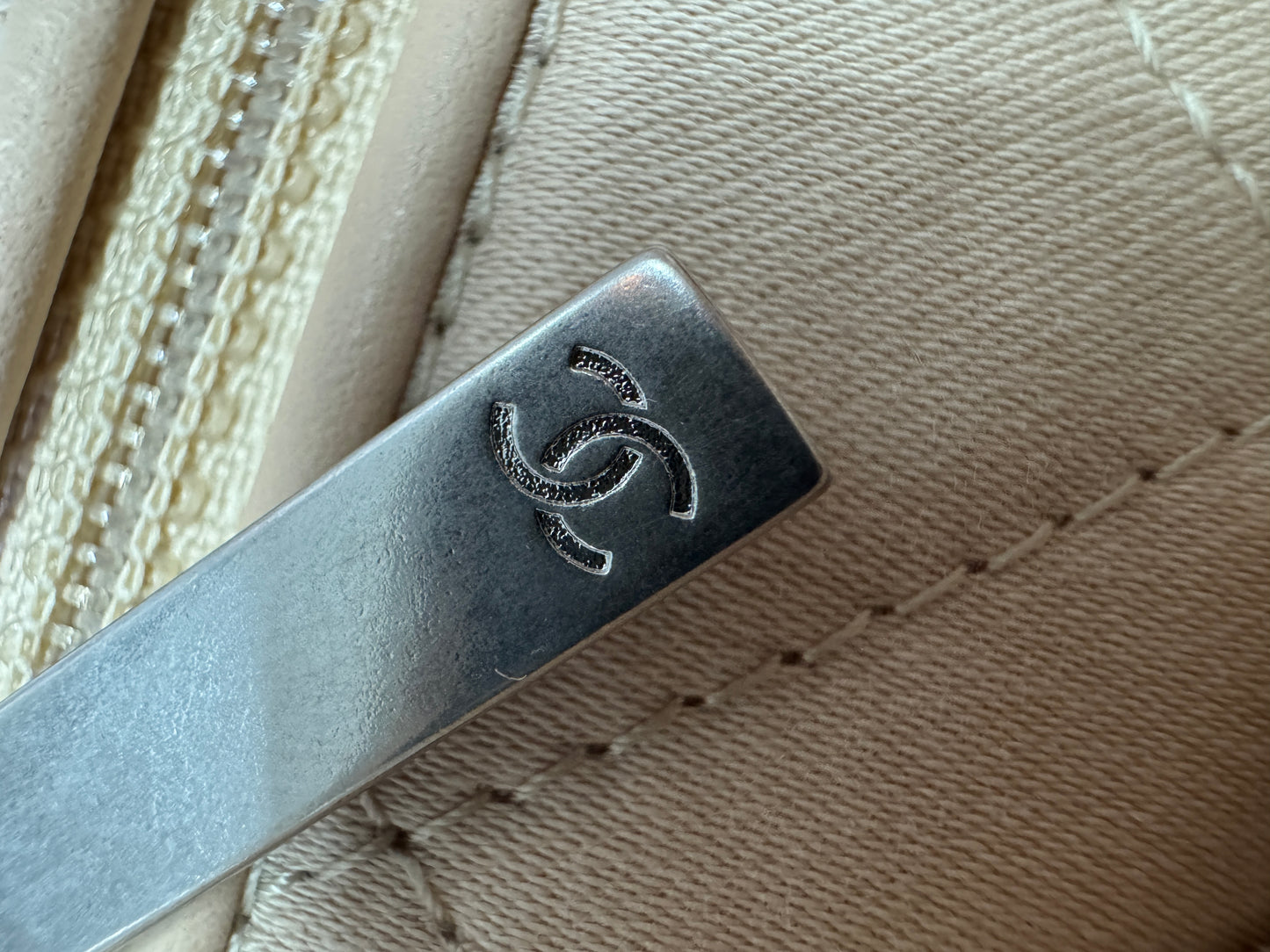 CHANEL 22 Bag Medium 白銀