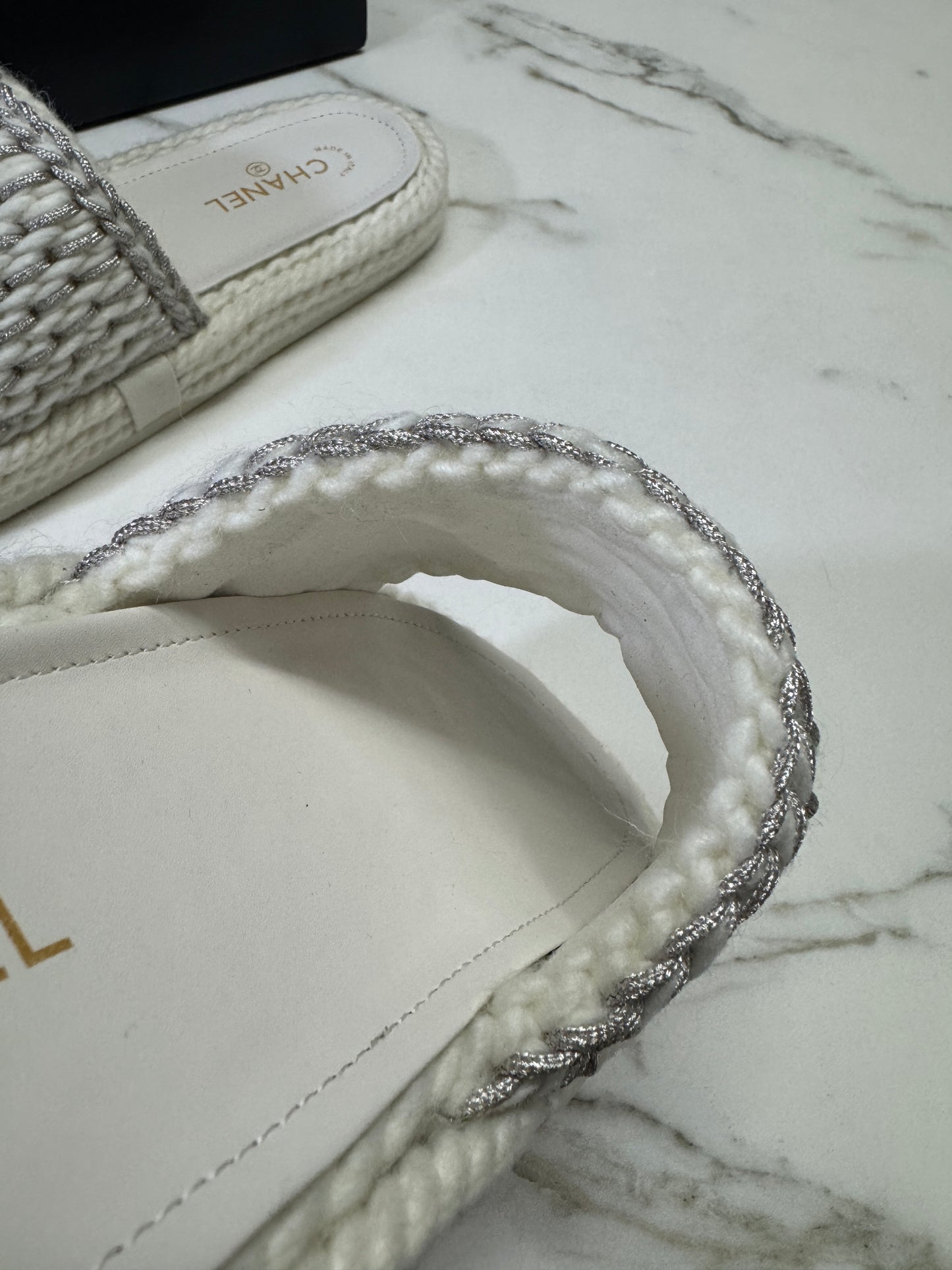 CHANEL 白銀色 厚底拖鞋