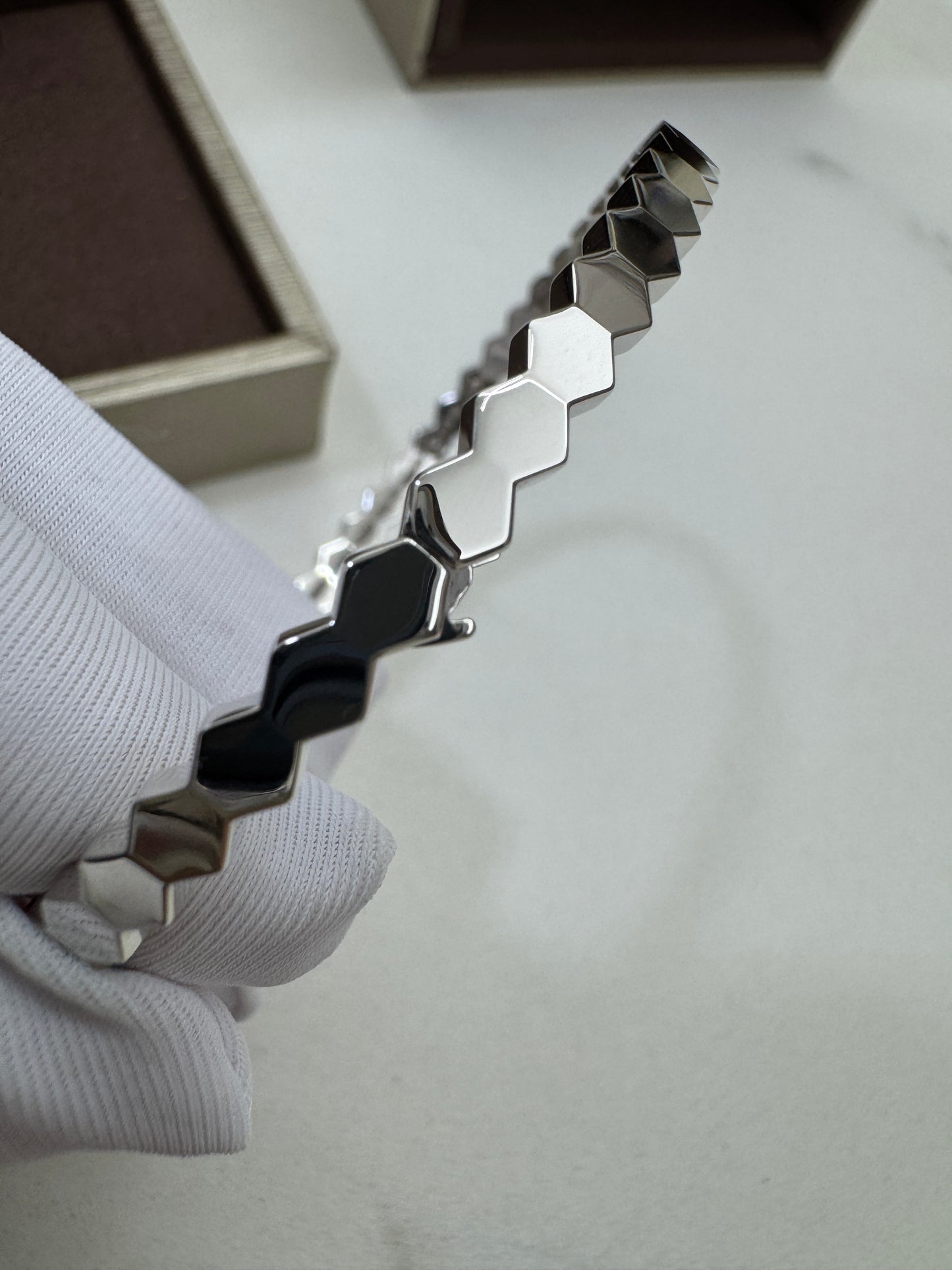 CHAUMET Bee My Love 半鑽白金色手鐲