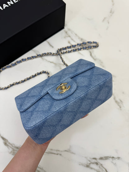 CHANEL 22B 淺藍牛仔 Mini CF20