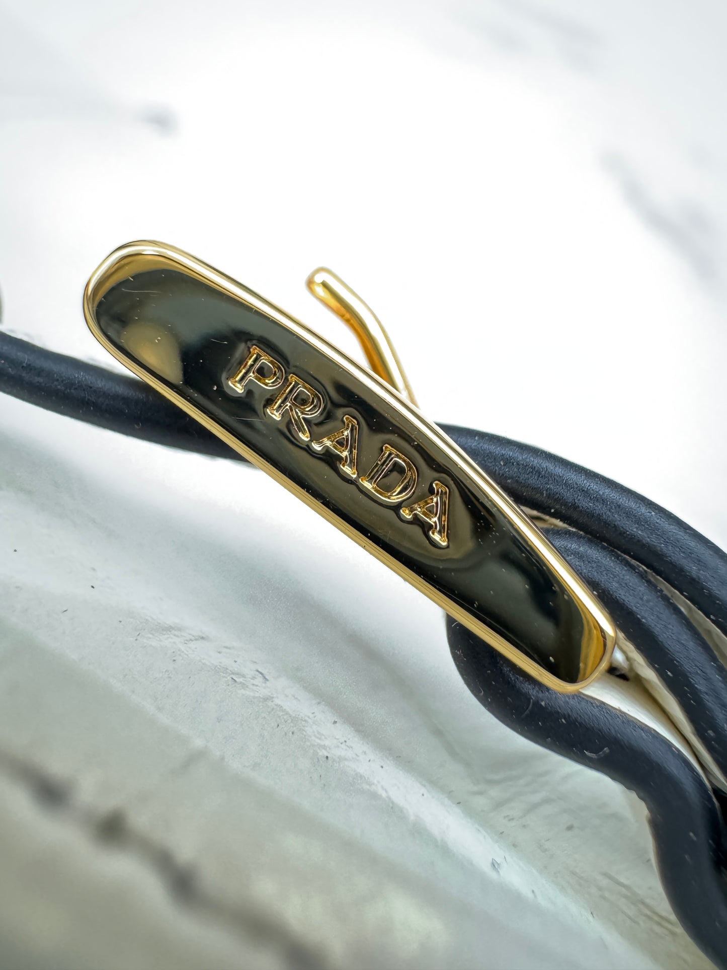 PRADA Bonnie Hobo 白色油蠟皮