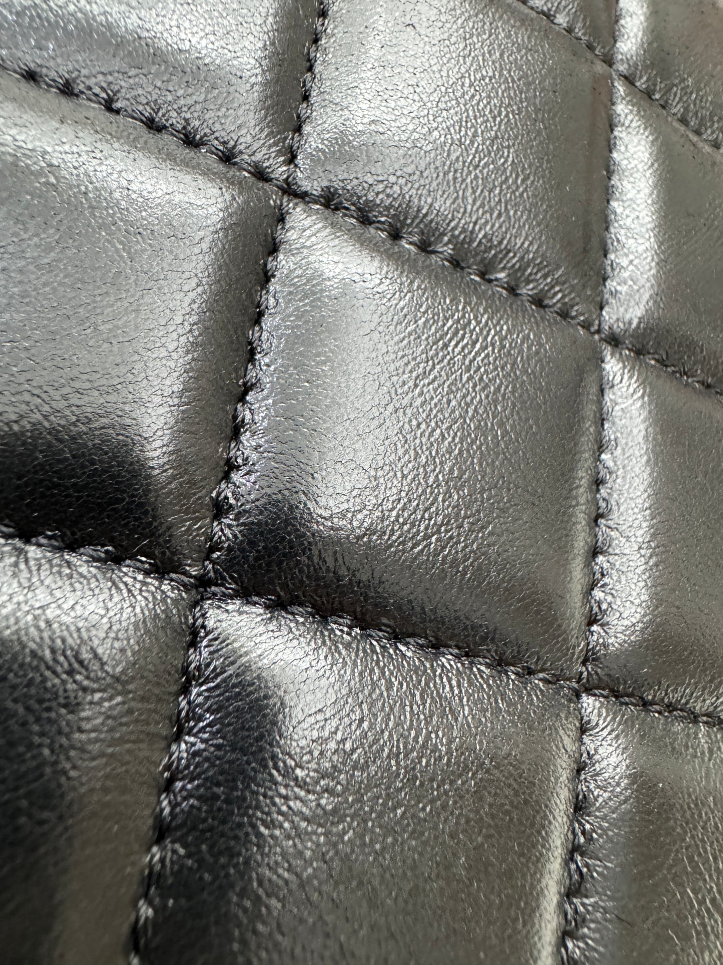 CHANEL 24K 金幣相機包 Medium