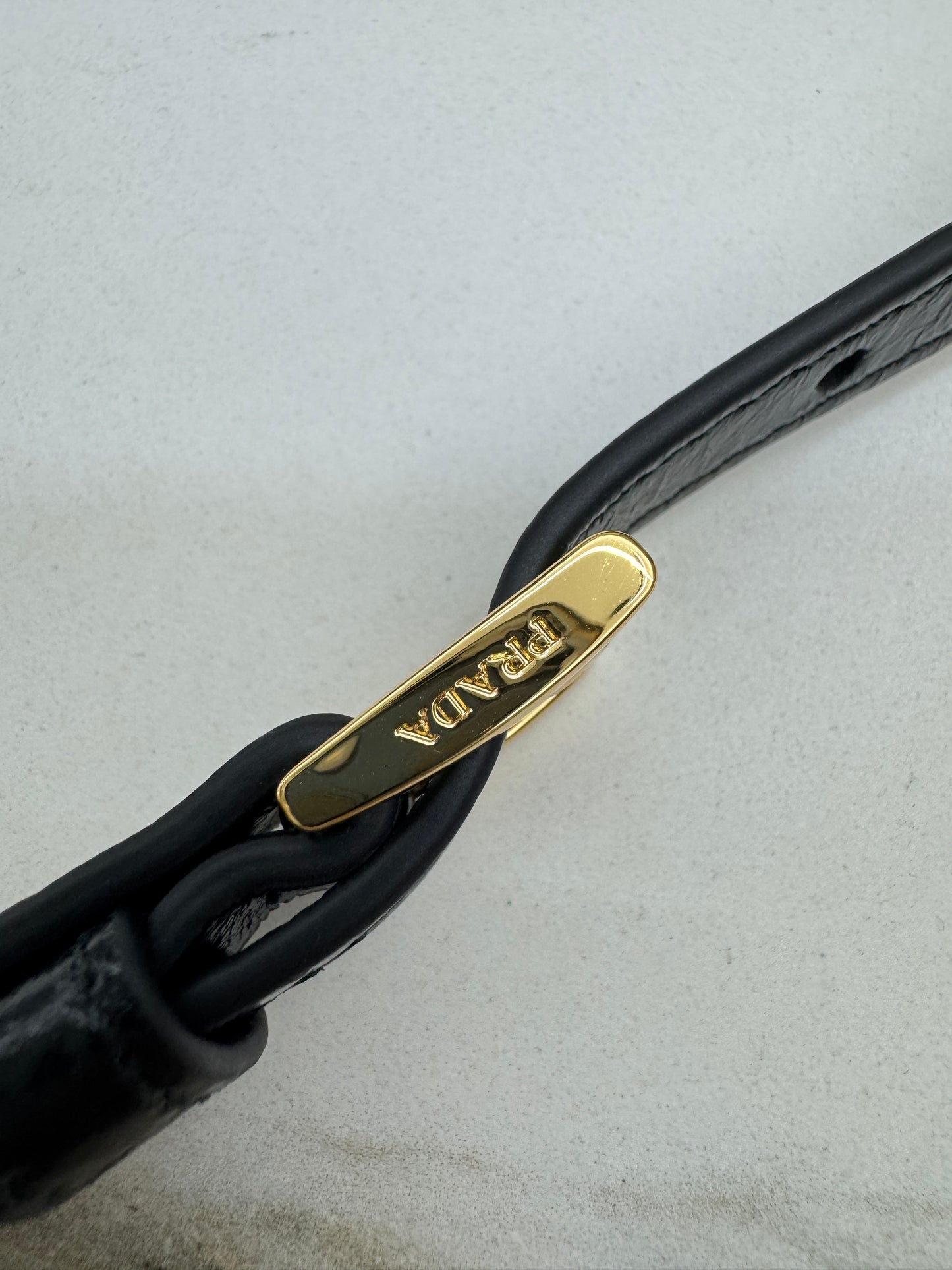 PRADA Mini Bonnie 油蠟牛皮