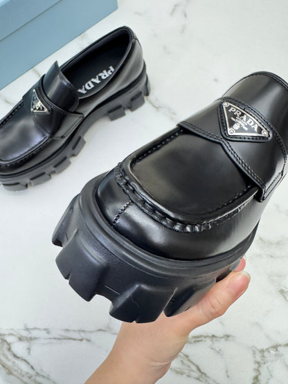 PRADA Loafers 齒輪底 Super Light