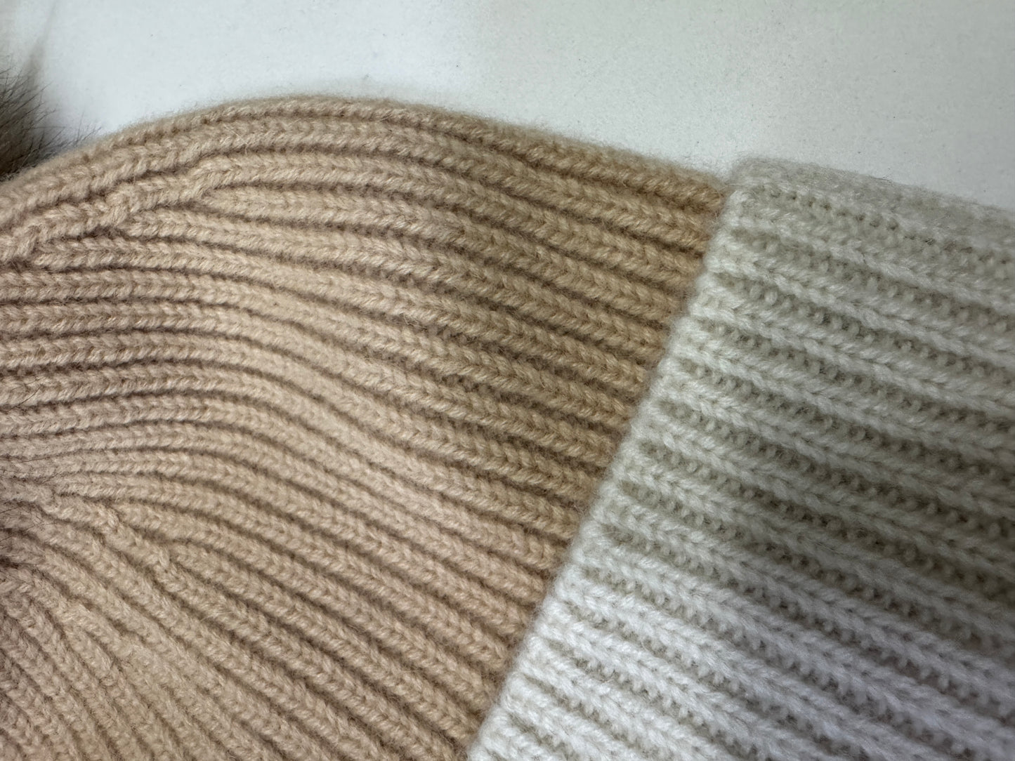 LV 狐狸毛球冷帽 奶茶色