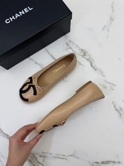 CHANEL Cambon Ballet Flats 杏拼黑 Beige