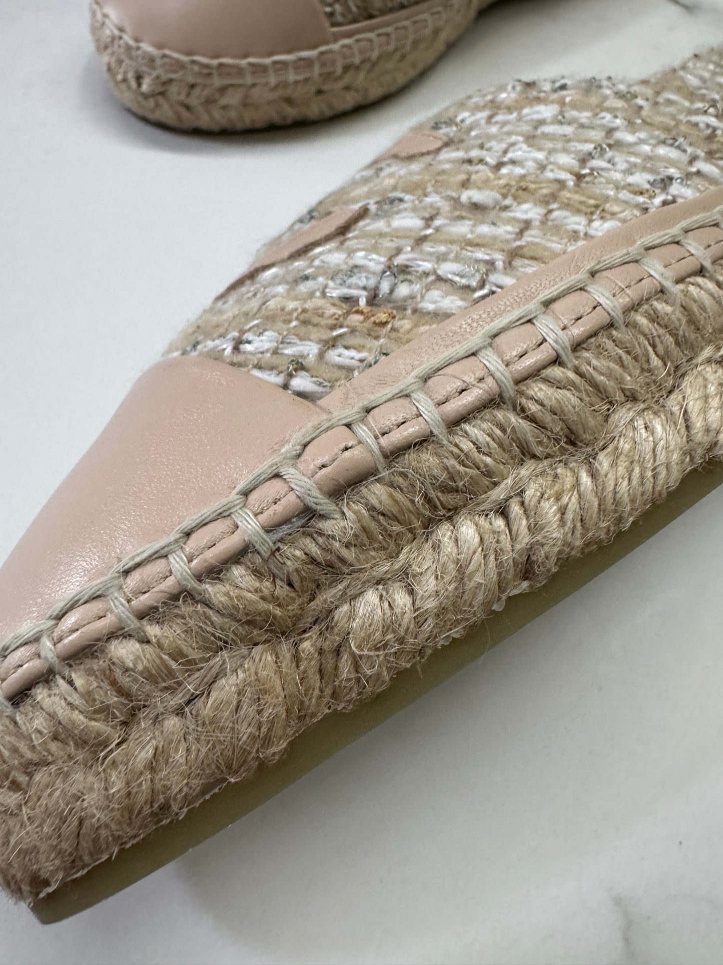 CHANEL 淺杏色軟呢漁夫鞋