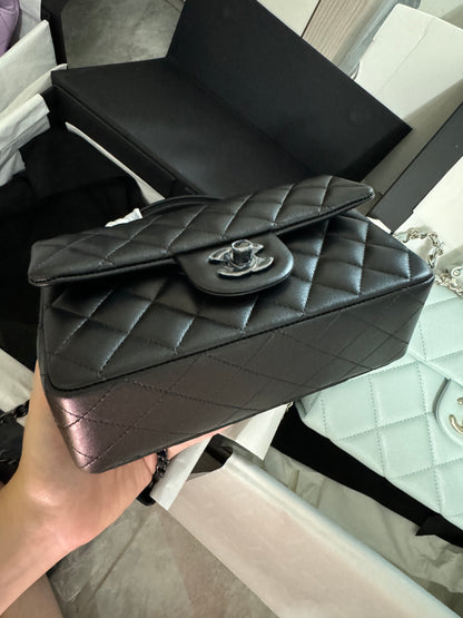 CHANEL 24A mini cf with top handle so black