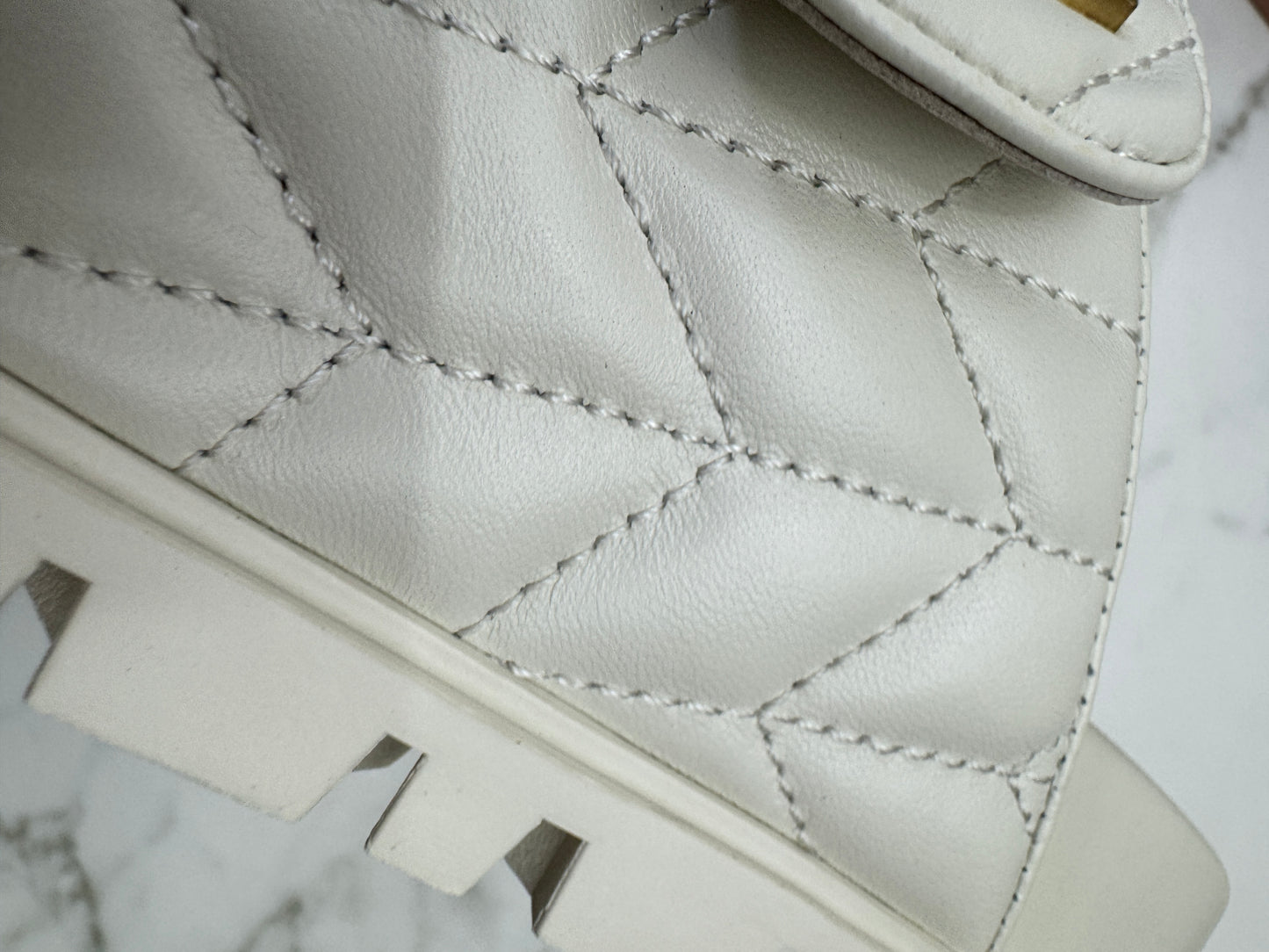 MIU MIU 魔術貼涼鞋 米白色羊皮