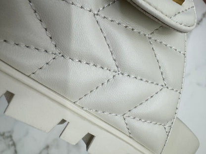 MIU MIU 魔術貼涼鞋 米白色羊皮