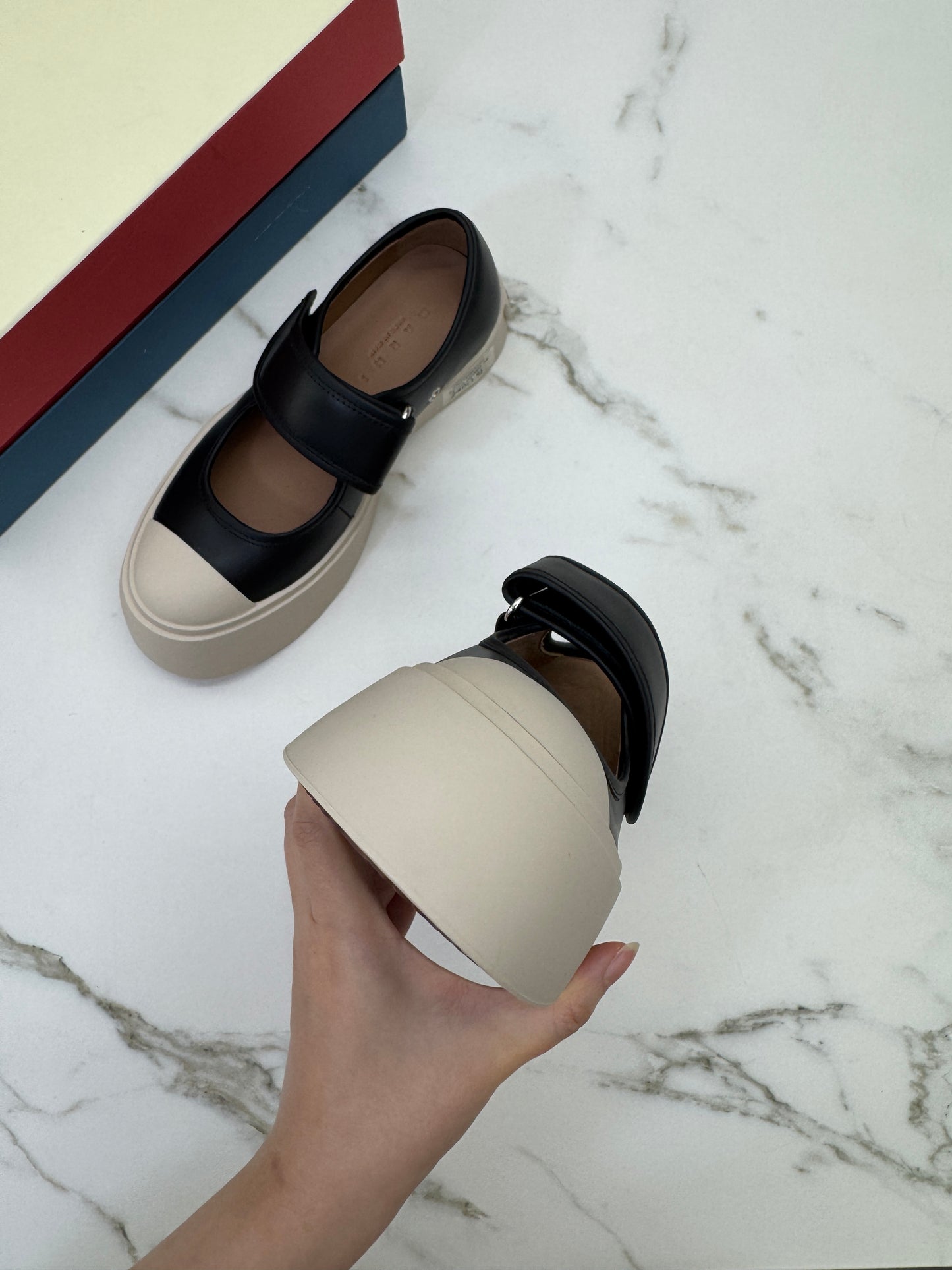 MARNI 大頭瑪麗珍 黑色皮款