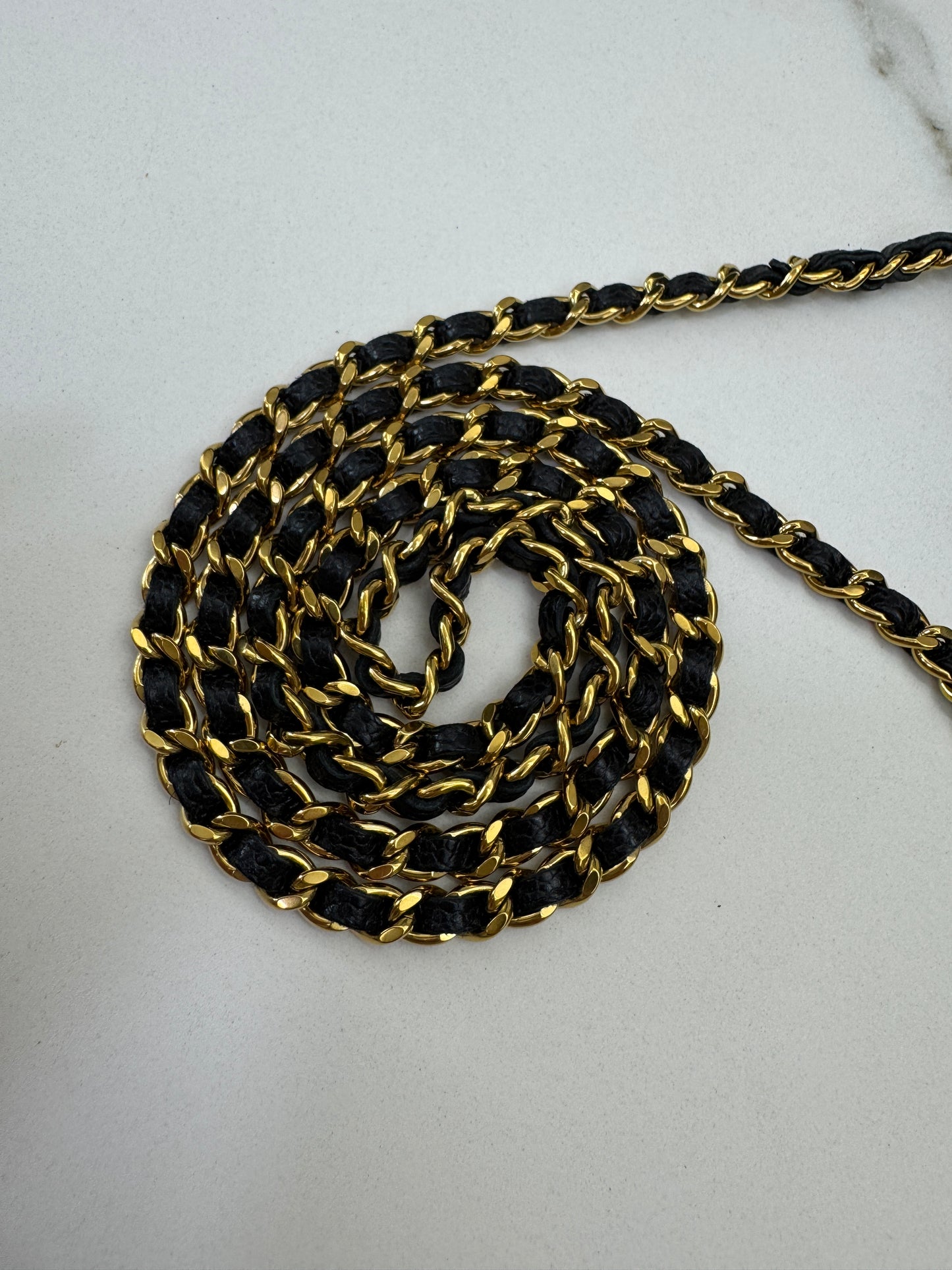 CHANEL Wallet On Chain 黑金牛 新版旋轉扣woc