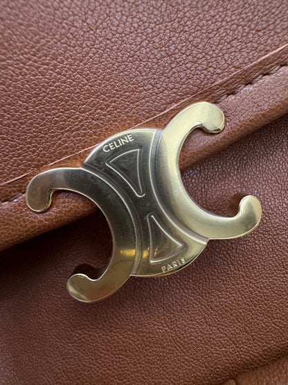 CELINE Soft Triomphe Half Moon 焦糖棕