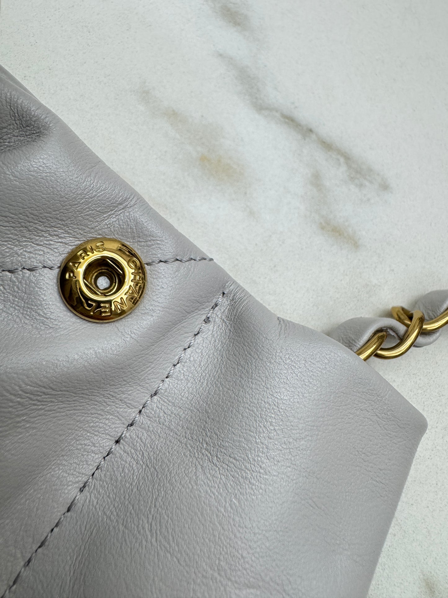 CHANEL 22Bag Small 25S淺灰色