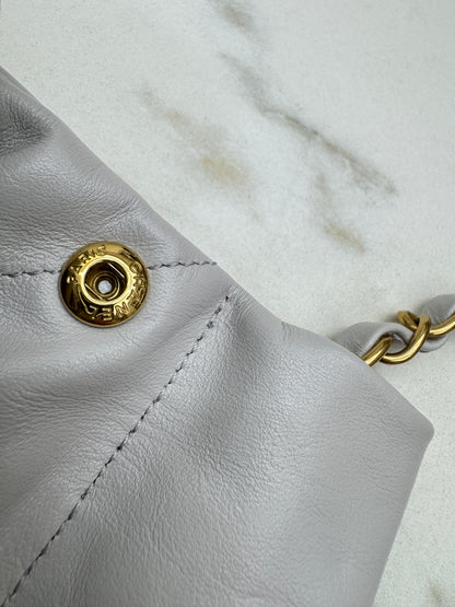 CHANEL 22Bag Small 25S淺灰色