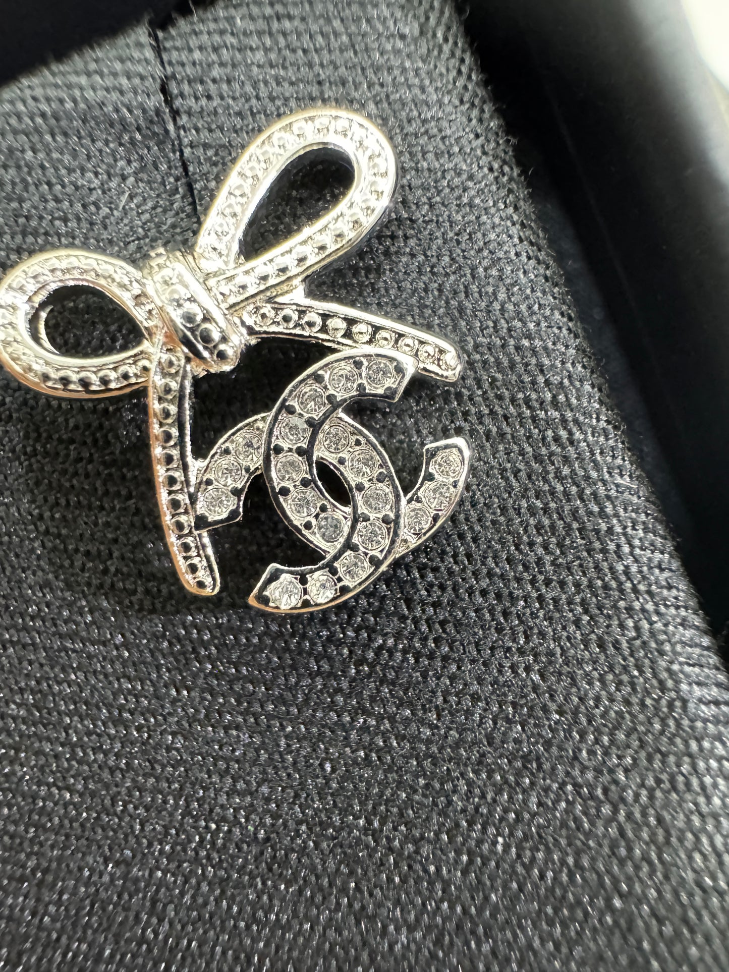 CHANEL 25K 蝴蝶結耳環 銀色